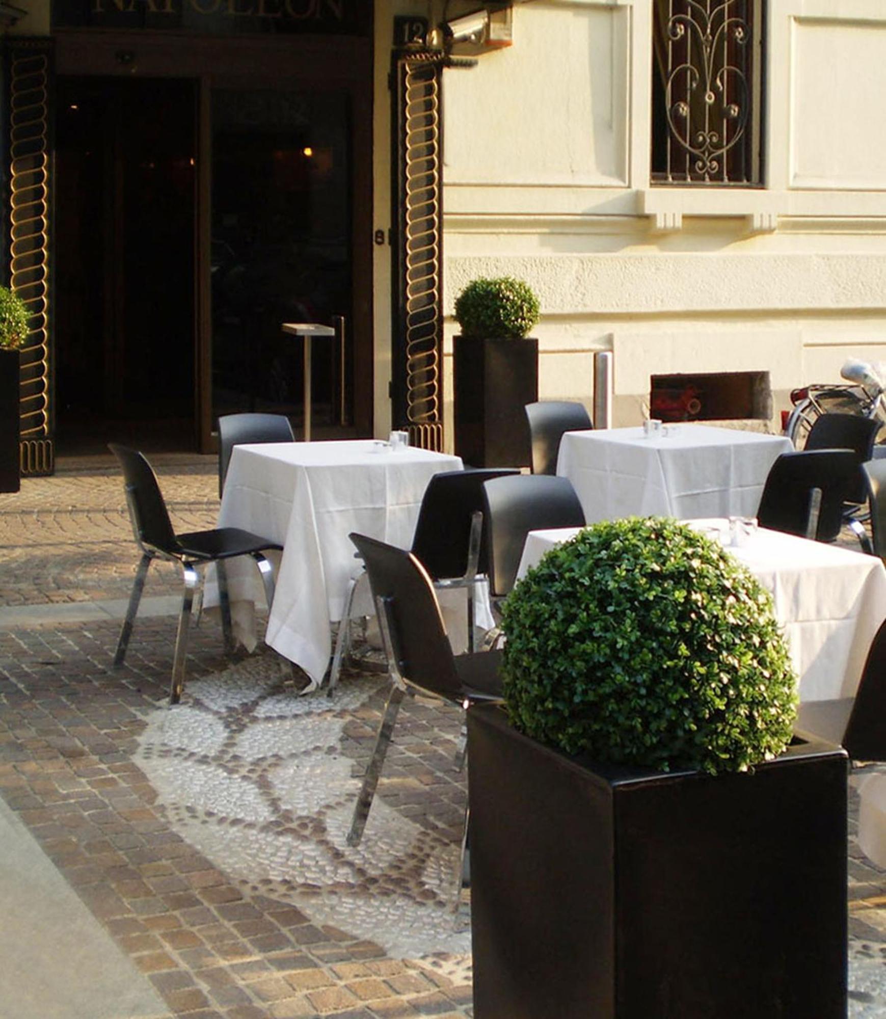 Lhp Hotel Napoleon Milan Exterior photo